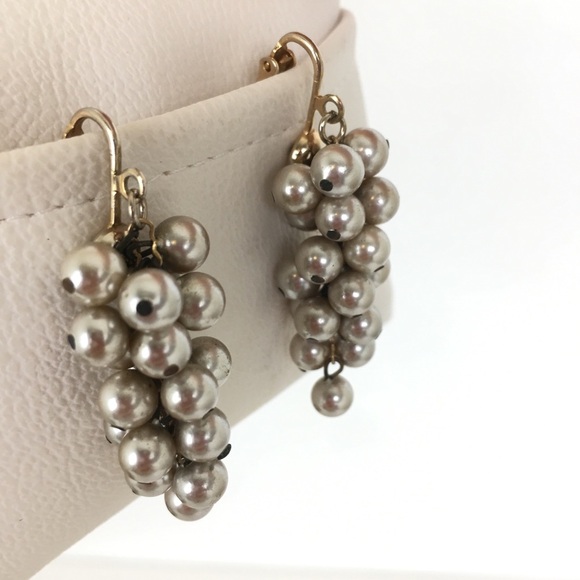 Vintage Pearl Cluster Dangle Clip On Earrings Collectable Estate Costume Jewelry - Picture 4 of 10